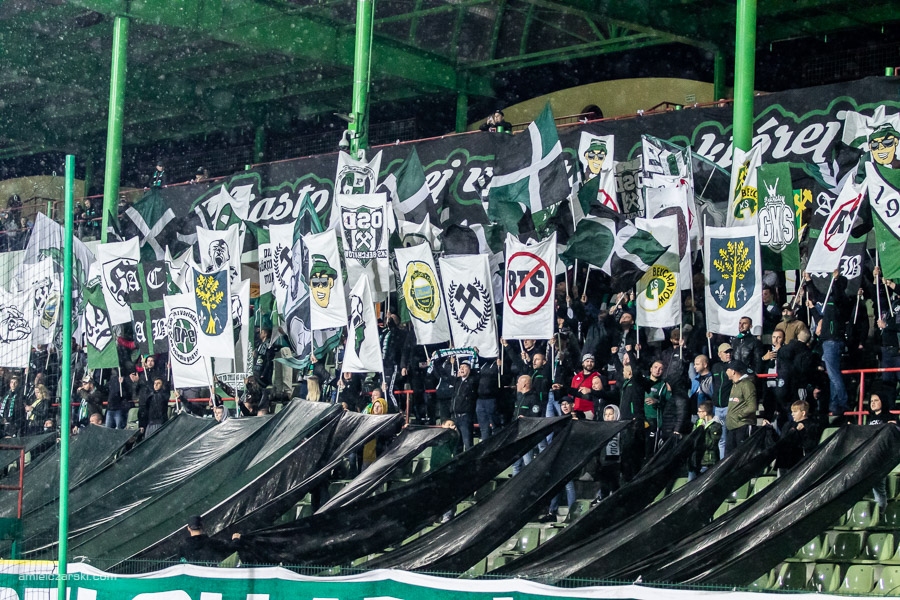 Kibice wracają na stadiony
